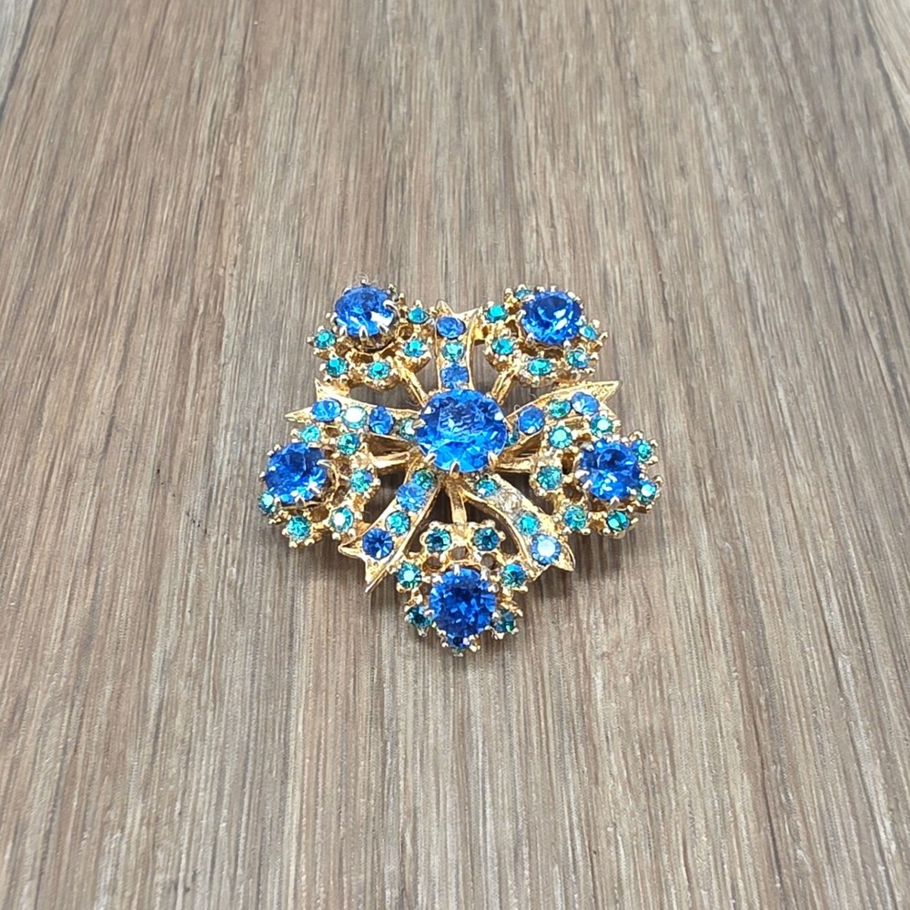 Sparkling Blue Rhinestone Flower Brooch Pin Gold‎ Tone Vintage
